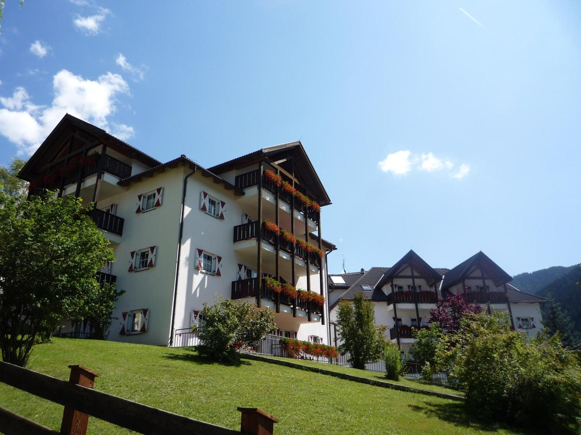 Residence Hotel Casa Metz Santa Cristina Val Gardena Exterior foto